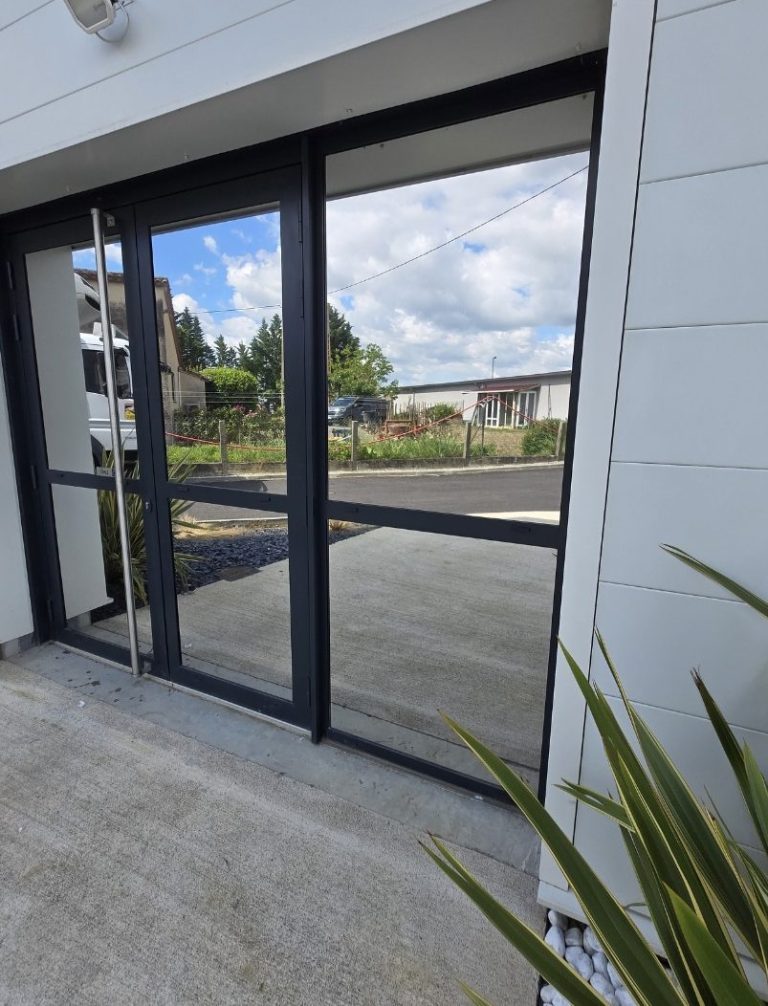 Nettoyage professionnel de vitres et vitrines sans produit chimique